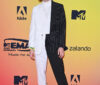 MTV EMA 2021 oli musiikin juhlaa: Ed Sheeranille parhaan artistin ja parhaan laulun palkinnot – Robin Packalen juhli punaisella matolla